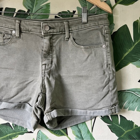 Mossimo Mid Rise Midi Shorts Olive Sage Green Size 8/29 - Picture 2 of 5